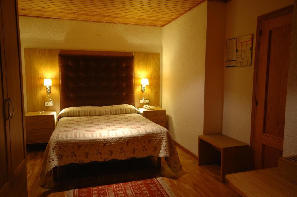 Hotel Els Puis 에스테리 다네우 객실 사진